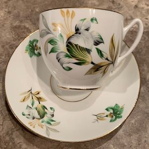 Duchess Bone China tea cup and saucer in great condition. No cracks or chips.